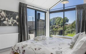 Sunlit Luxury Home Overlooking Lake Taupō - Taupō, New Zealand