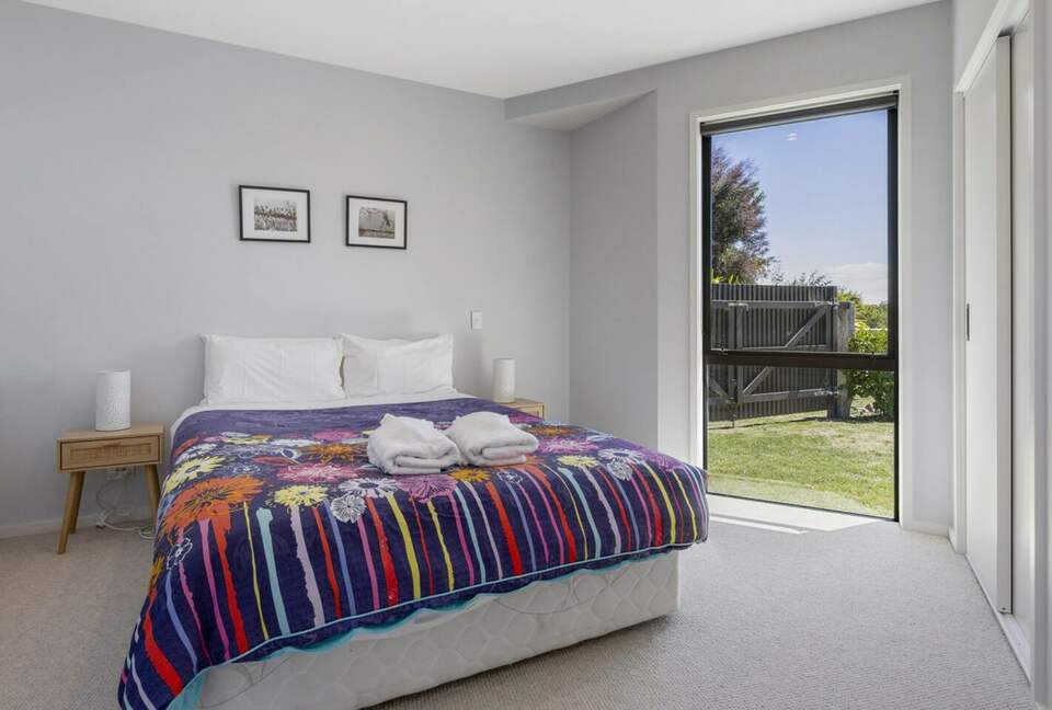 Sunlit Luxury Home Overlooking Lake Taupō - Taupō, New Zealand