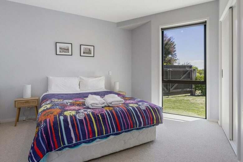 Sunlit Luxury Home Overlooking Lake Taupō - Taupō, New Zealand