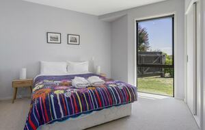 Sunlit Luxury Home Overlooking Lake Taupō - Taupō, New Zealand