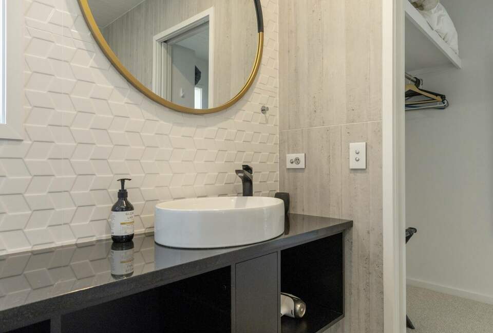 Sunlit Luxury Home Overlooking Lake Taupō - Taupō, New Zealand