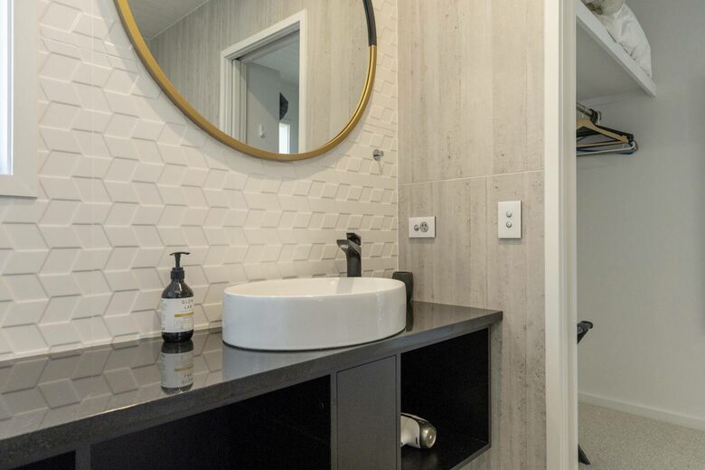 Sunlit Luxury Home Overlooking Lake Taupō - Taupō, New Zealand