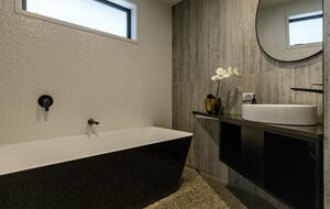 Sunlit Luxury Home Overlooking Lake Taupō - Taupō, New Zealand