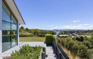Sunlit Luxury Home Overlooking Lake Taupō - Taupō, New Zealand