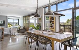 Sunlit Luxury Home Overlooking Lake Taupō - Taupō, New Zealand