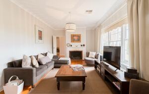 Rustic-Modern Hideaway Among the Barossa Hills - Lyndoch, Australia