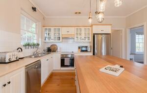 Rustic-Modern Hideaway Among the Barossa Hills - Lyndoch, Australia