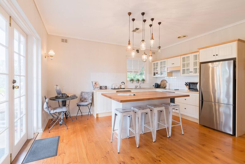 Rustic-Modern Hideaway Among the Barossa Hills - Lyndoch, Australia