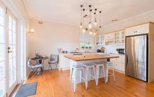 Rustic-Modern Hideaway Among the Barossa Hills - Lyndoch, Australia