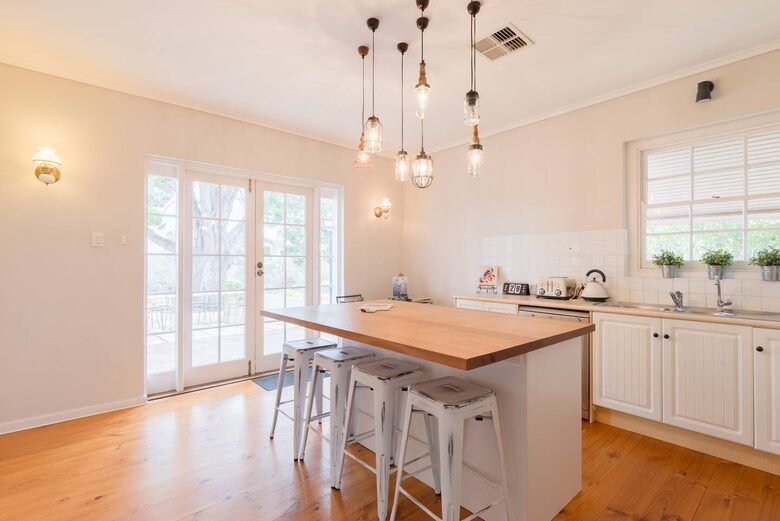 Rustic-Modern Hideaway Among the Barossa Hills - Lyndoch, Australia