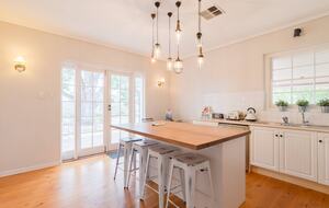 Rustic-Modern Hideaway Among the Barossa Hills - Lyndoch, Australia