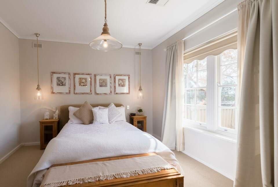 Rustic-Modern Hideaway Among the Barossa Hills - Lyndoch, Australia