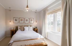 Rustic-Modern Hideaway Among the Barossa Hills - Lyndoch, Australia