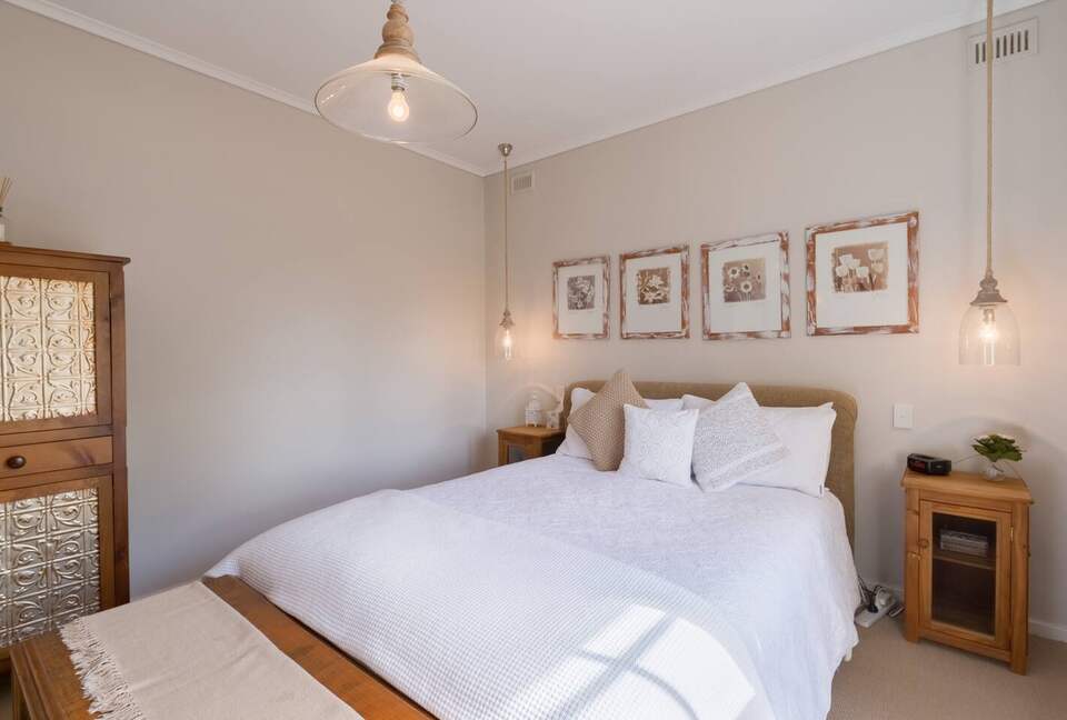 Rustic-Modern Hideaway Among the Barossa Hills - Lyndoch, Australia