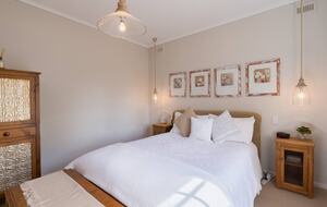 Rustic-Modern Hideaway Among the Barossa Hills - Lyndoch, Australia