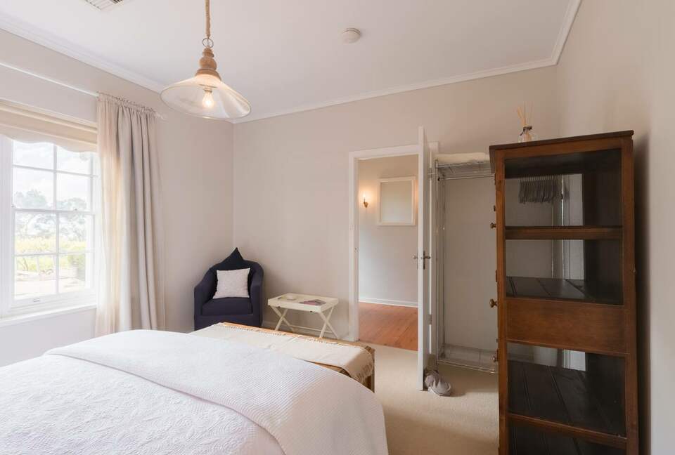 Rustic-Modern Hideaway Among the Barossa Hills - Lyndoch, Australia