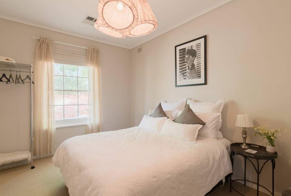 Rustic-Modern Hideaway Among the Barossa Hills - Lyndoch, Australia