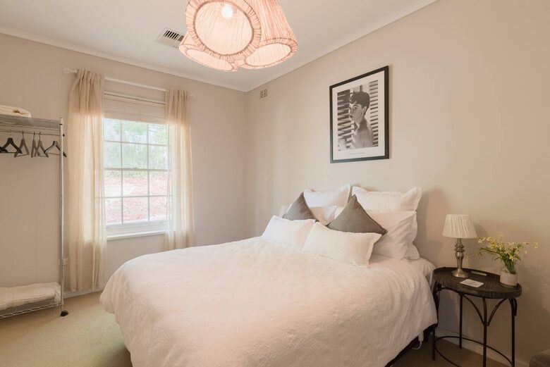 Rustic-Modern Hideaway Among the Barossa Hills - Lyndoch, Australia