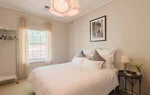 Rustic-Modern Hideaway Among the Barossa Hills - Lyndoch, Australia