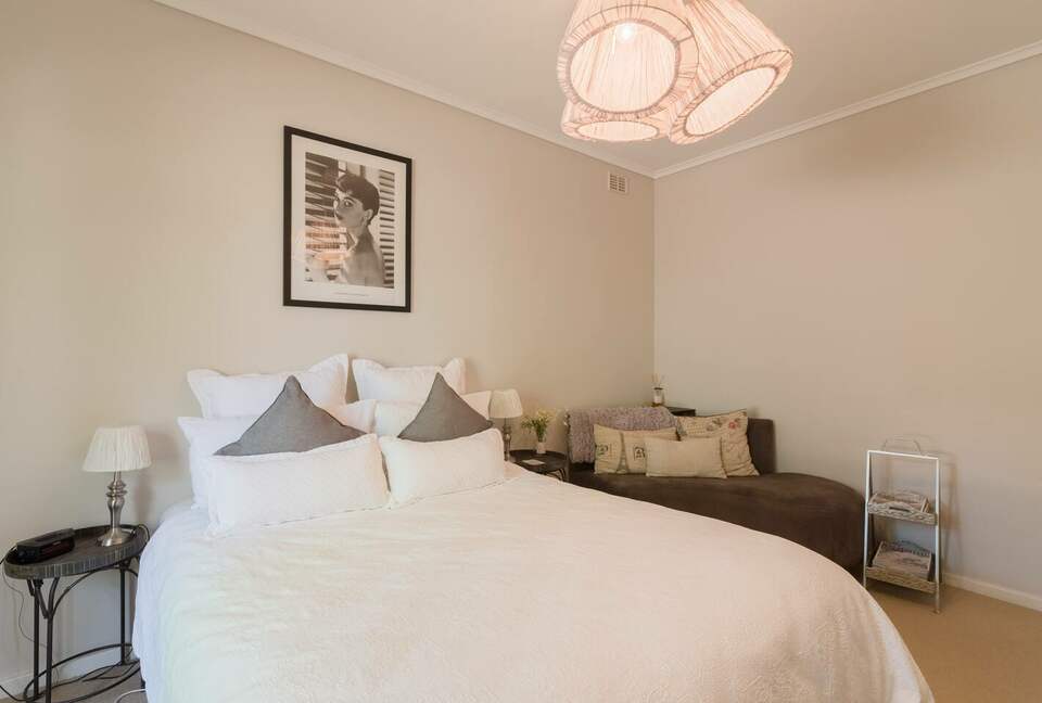 Rustic-Modern Hideaway Among the Barossa Hills - Lyndoch, Australia