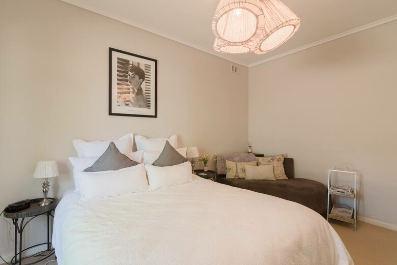 Rustic-Modern Hideaway Among the Barossa Hills - Lyndoch, Australia