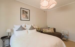 Rustic-Modern Hideaway Among the Barossa Hills - Lyndoch, Australia