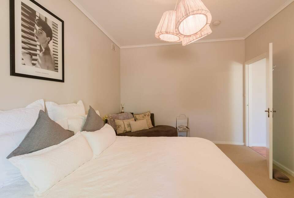 Rustic-Modern Hideaway Among the Barossa Hills - Lyndoch, Australia