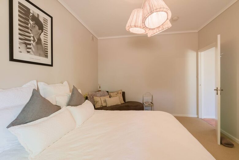 Rustic-Modern Hideaway Among the Barossa Hills - Lyndoch, Australia