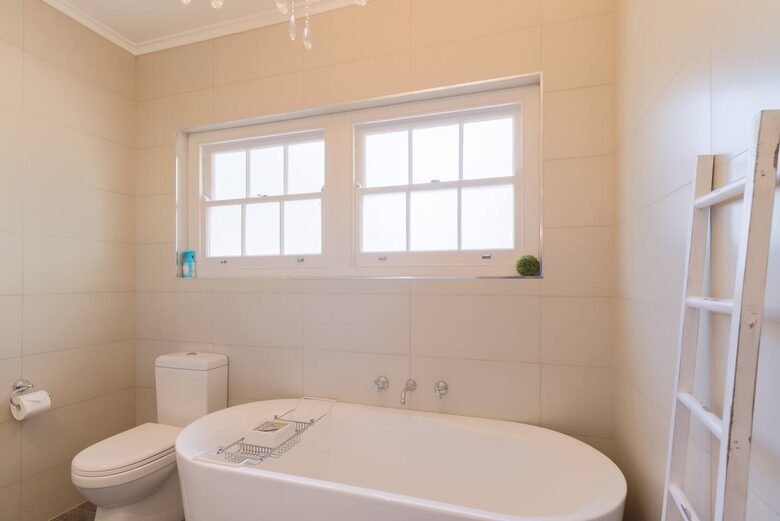 Rustic-Modern Hideaway Among the Barossa Hills - Lyndoch, Australia