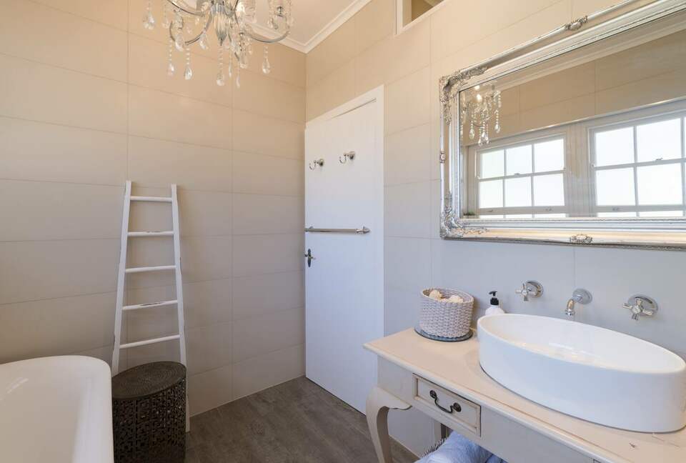 Rustic-Modern Hideaway Among the Barossa Hills - Lyndoch, Australia