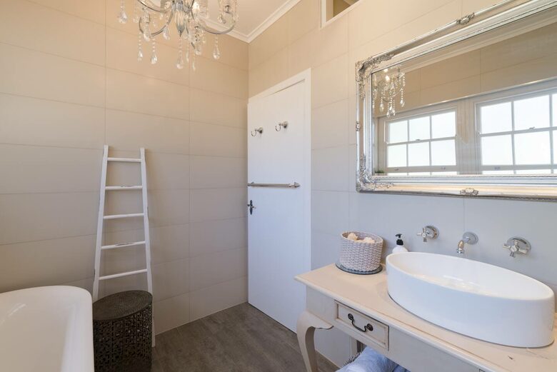 Rustic-Modern Hideaway Among the Barossa Hills - Lyndoch, Australia