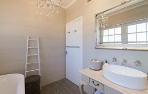 Rustic-Modern Hideaway Among the Barossa Hills - Lyndoch, Australia