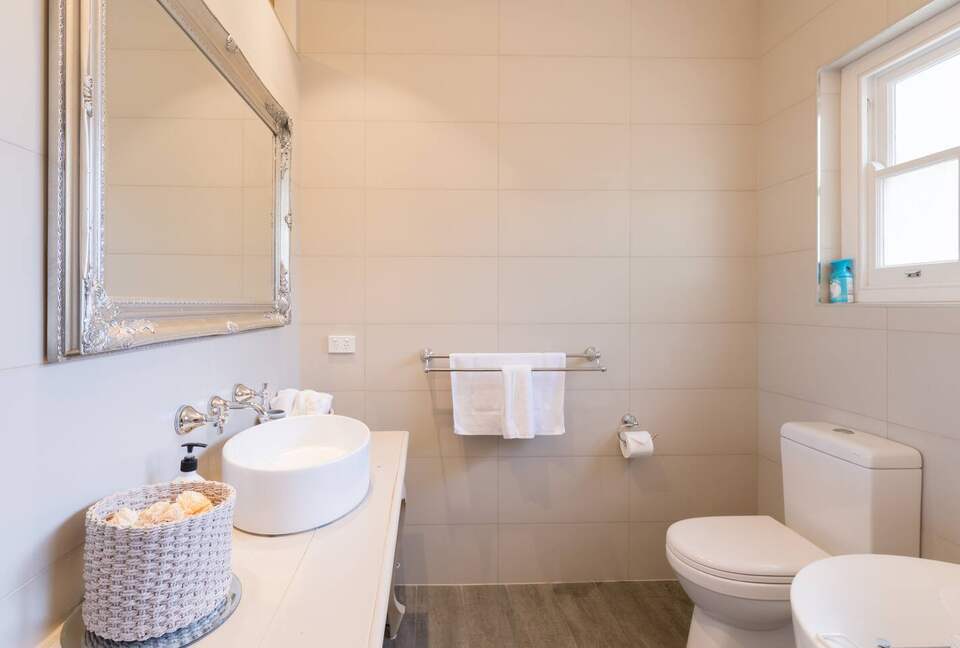 Rustic-Modern Hideaway Among the Barossa Hills - Lyndoch, Australia