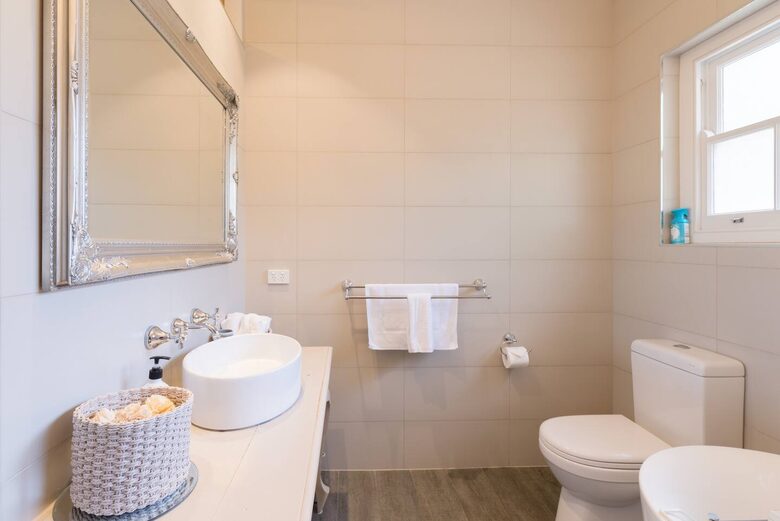 Rustic-Modern Hideaway Among the Barossa Hills - Lyndoch, Australia