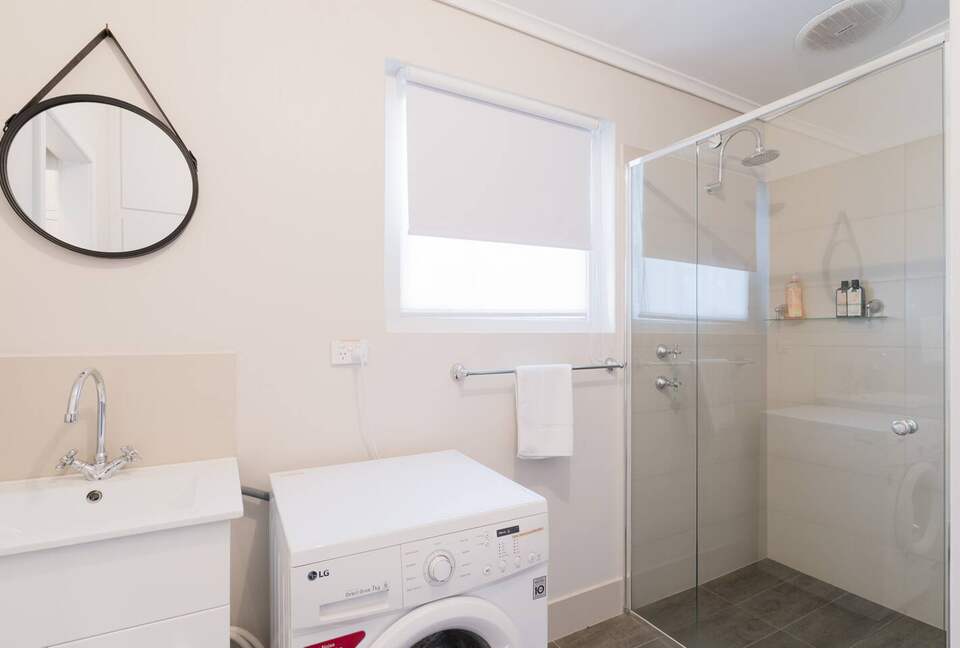 Rustic-Modern Hideaway Among the Barossa Hills - Lyndoch, Australia