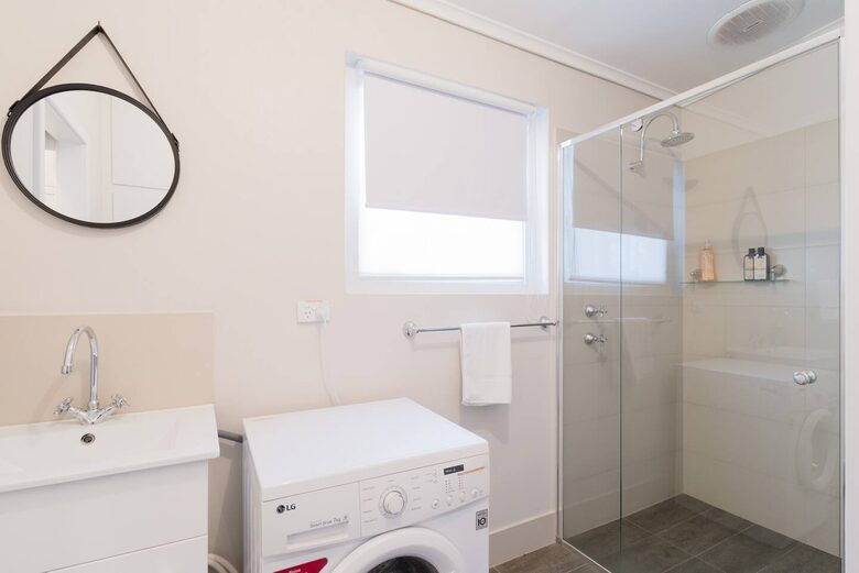 Rustic-Modern Hideaway Among the Barossa Hills - Lyndoch, Australia