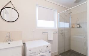 Rustic-Modern Hideaway Among the Barossa Hills - Lyndoch, Australia