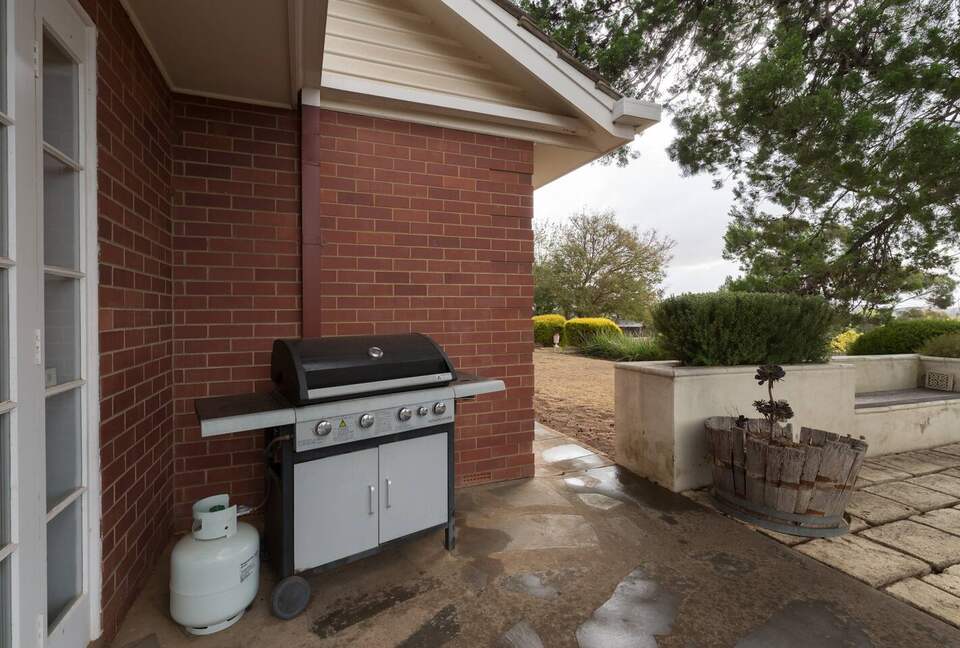 Rustic-Modern Hideaway Among the Barossa Hills - Lyndoch, Australia
