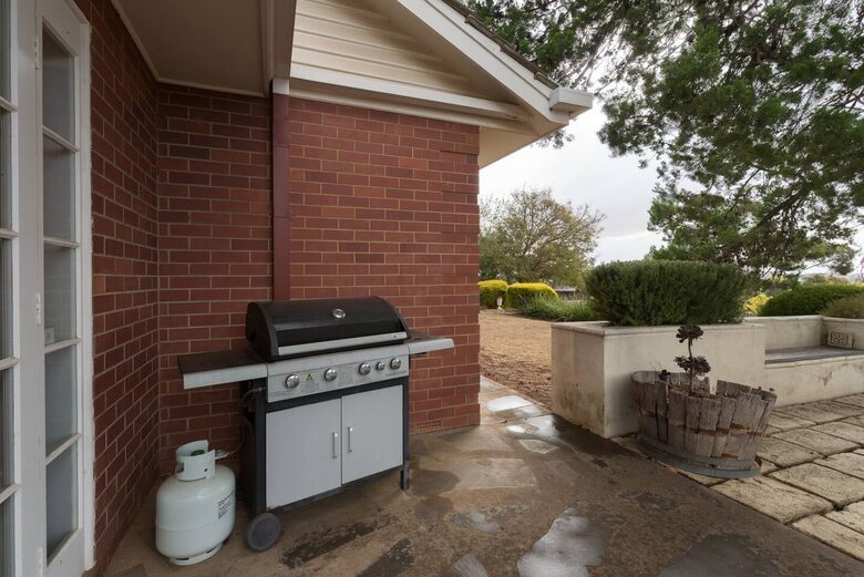 Rustic-Modern Hideaway Among the Barossa Hills - Lyndoch, Australia