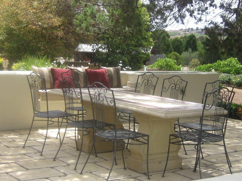 Rustic-Modern Hideaway Among the Barossa Hills - Lyndoch, Australia