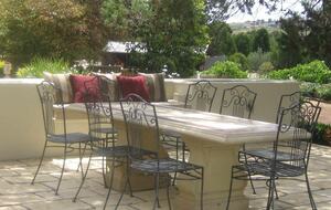 Rustic-Modern Hideaway Among the Barossa Hills - Lyndoch, Australia