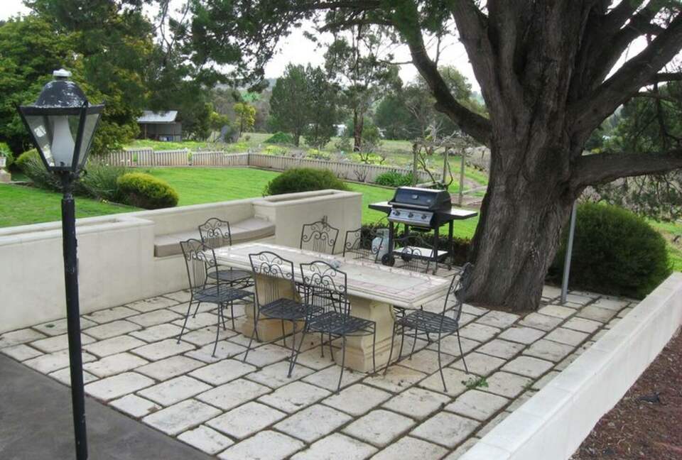 Rustic-Modern Hideaway Among the Barossa Hills - Lyndoch, Australia