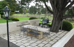 Rustic-Modern Hideaway Among the Barossa Hills - Lyndoch, Australia
