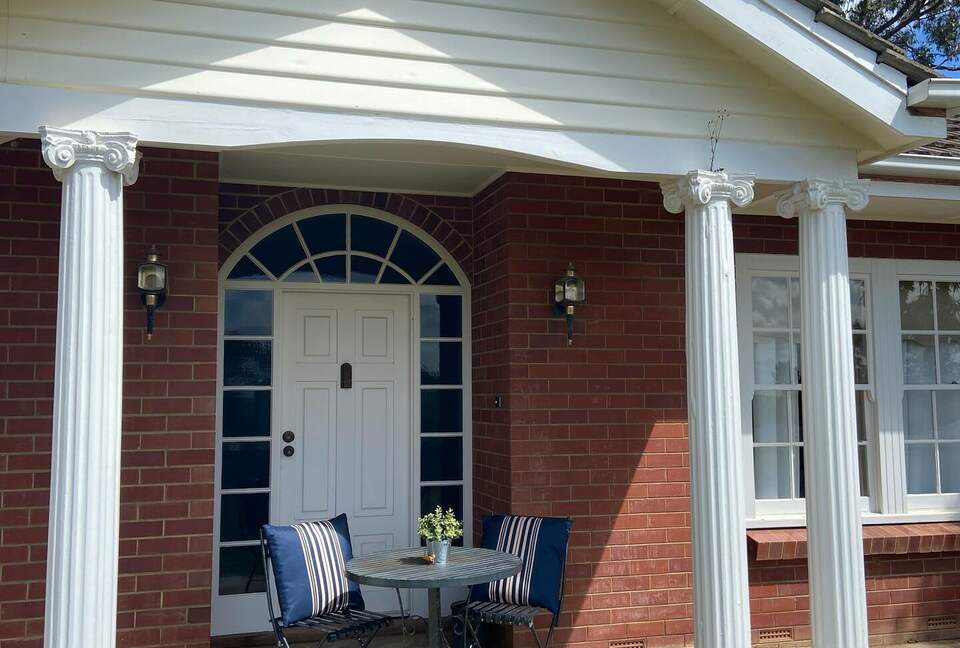 Rustic-Modern Hideaway Among the Barossa Hills - Lyndoch, Australia