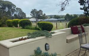 Rustic-Modern Hideaway Among the Barossa Hills - Lyndoch, Australia