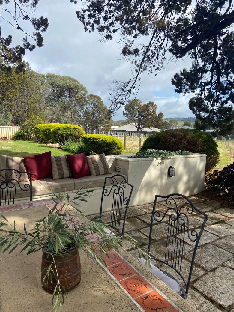 Rustic-Modern Hideaway Among the Barossa Hills - Lyndoch, Australia