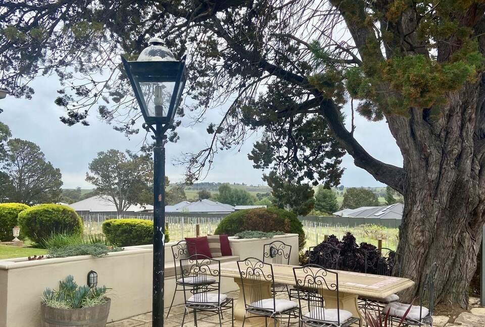 Rustic-Modern Hideaway Among the Barossa Hills - Lyndoch, Australia