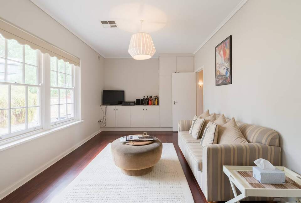 Rustic-Modern Hideaway Among the Barossa Hills - Lyndoch, Australia