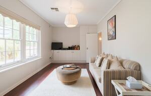 Rustic-Modern Hideaway Among the Barossa Hills - Lyndoch, Australia