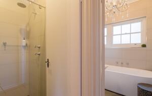 Rustic-Modern Hideaway Among the Barossa Hills - Lyndoch, Australia